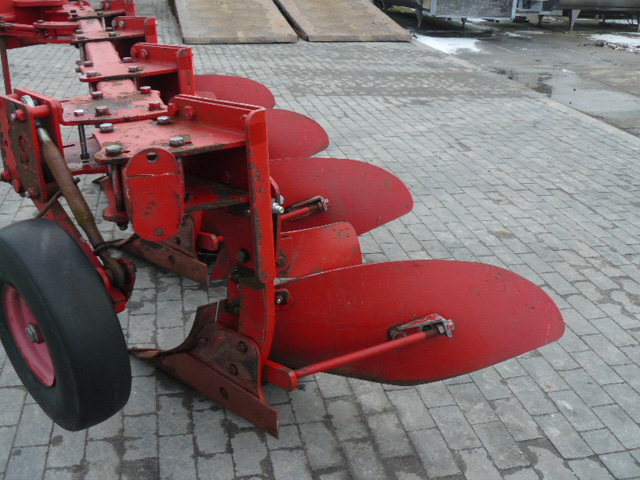pług zagonowy sukov, zetor 4 skiby .