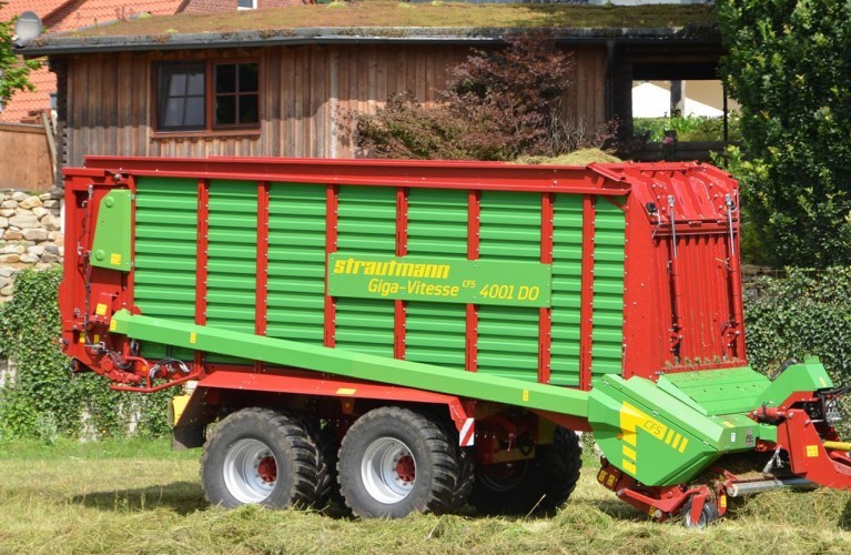 Przyczepa samozbierająca Strautmann Giga-Vitesse