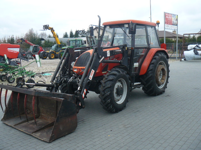 ciągnik rolniczy ursus 5714 z ładowaczem