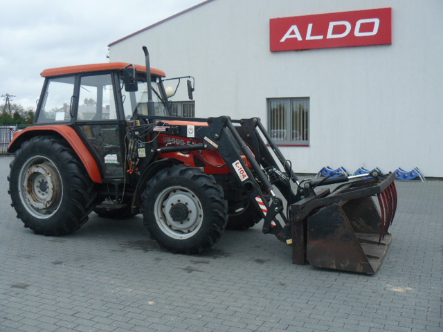 ciągnik rolniczy ursus 5714 z ładowaczem
