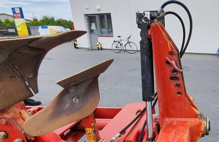 pług obracalny 4-skibowy massey ferguson tre65t