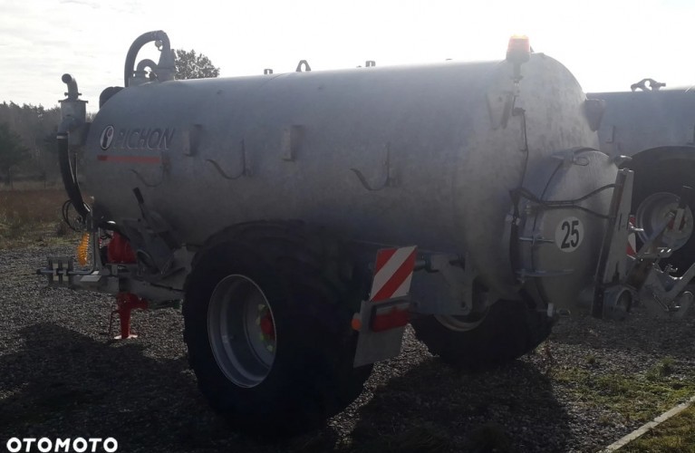 wóz asenizacyjny pichon tci 8100