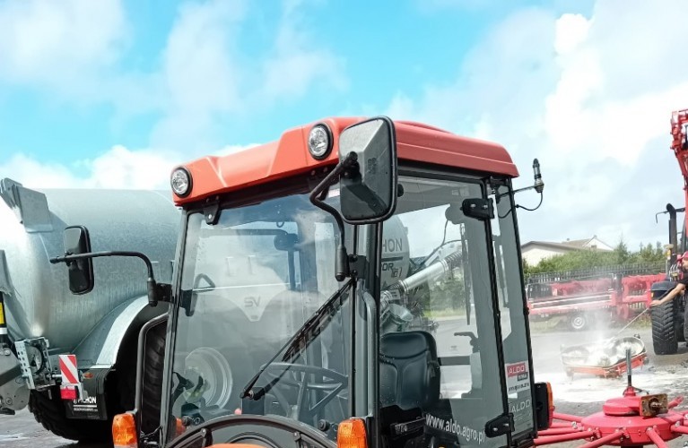 minitraktor kubota bx231 kabina