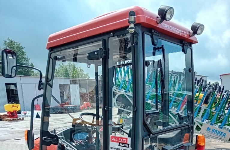 minitraktor kubota bx231 kabina