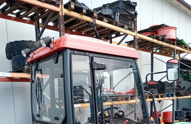 minitraktor kubota bx231 kabina