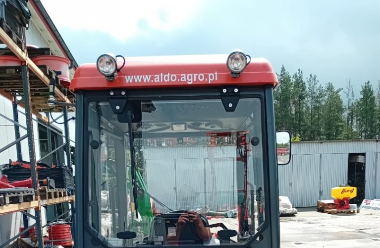 minitraktor kubota bx231 kabina