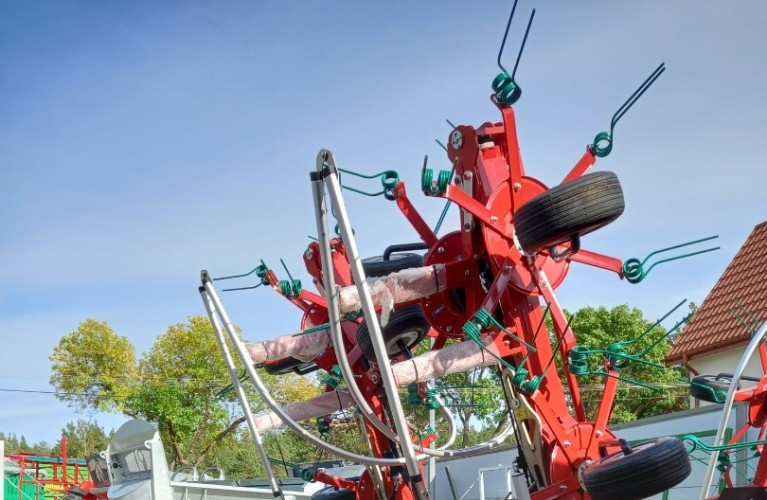 przetrząsacz ciągany kverneland 8590