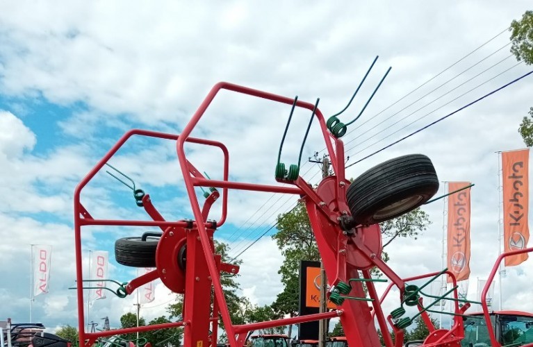 przetrząsacz zawieszany kverneland 8460