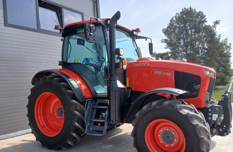 ciągnik rolniczy kubota m6-142
