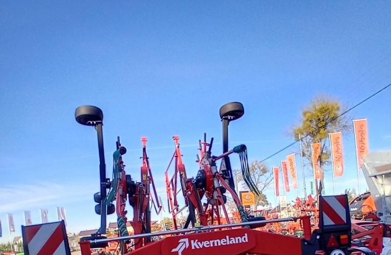 zgrabiarka 2 karuzelowa kverneland 9584c