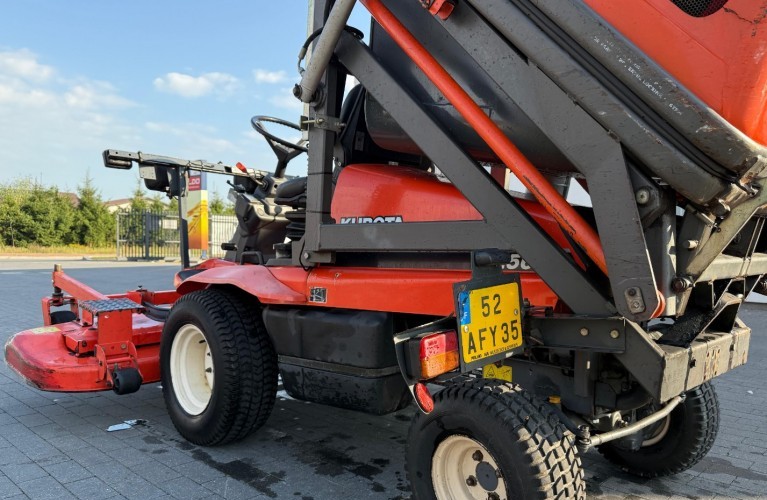 kubota f 2560 - profesjonalna kosiarka samojezdna – koszenie ze zbiorem pokosu i wysokim wysypem!