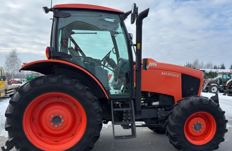ciągnik rolniczy kubota m135gx – 2014 rok | 135 km | miękka oś | idealny do międzyrzędzi!