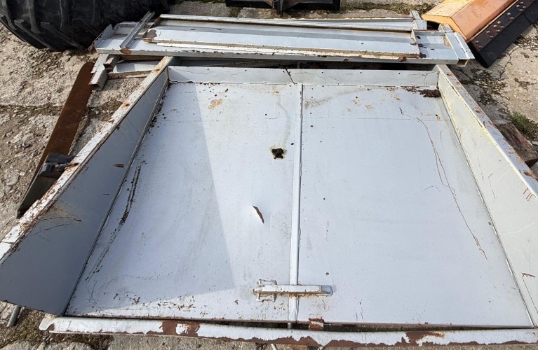 rozrzutnik obornika / przyczepa objętościowa brochard – 8 ton | 2001 rok | tandem