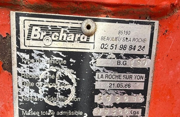 rozrzutnik obornika / przyczepa objętościowa brochard – 8 ton | 2001 rok | tandem