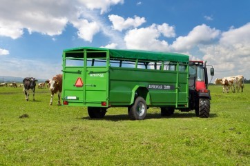 Przyczepy do przewozu zwierząt