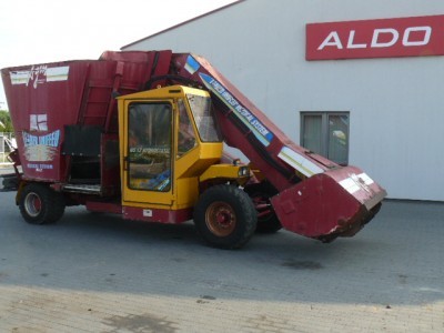 Wóz paszowy AGM WS12 samojezdny .